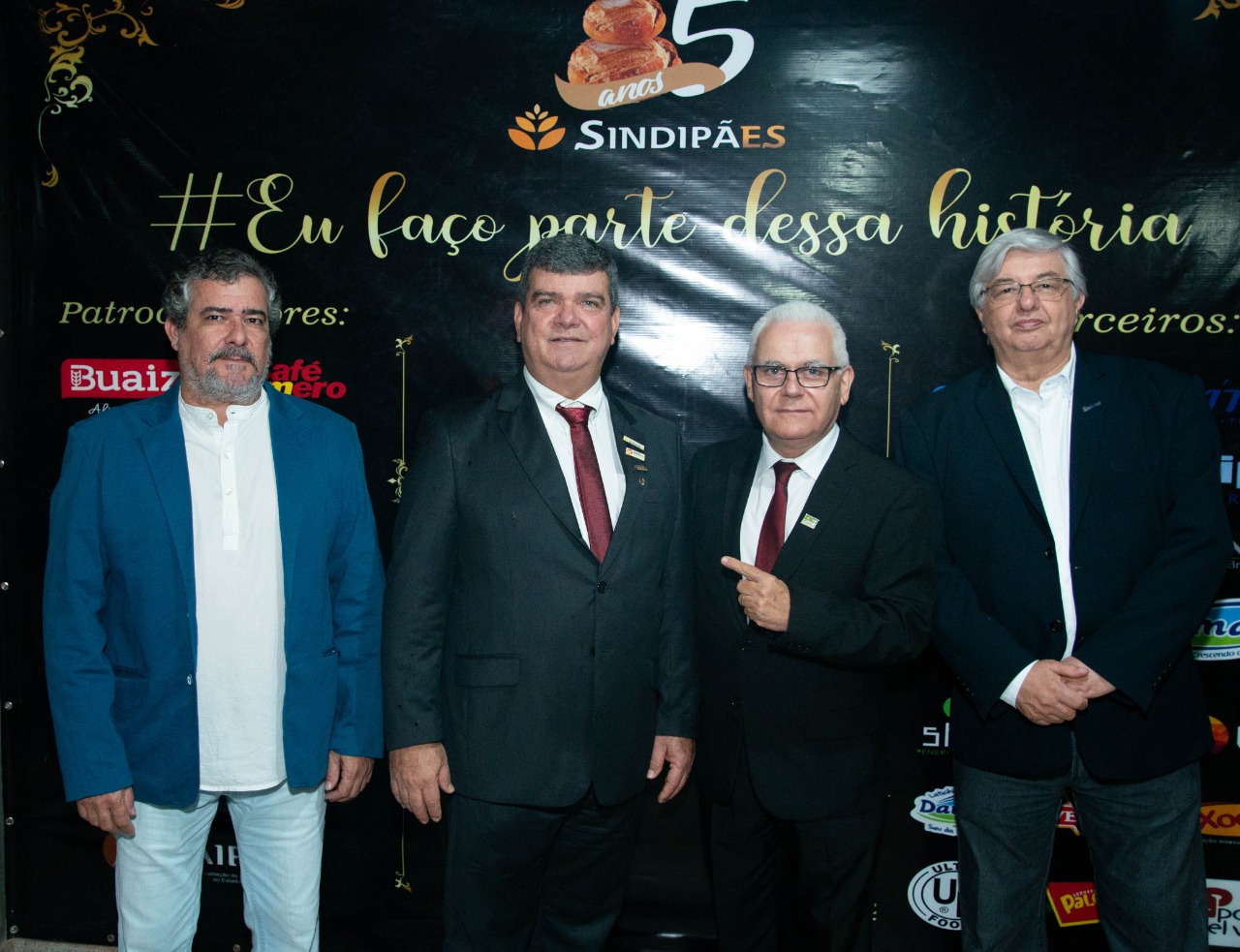 Diretor comercial da Prima Empreendimentos celebra prêmio