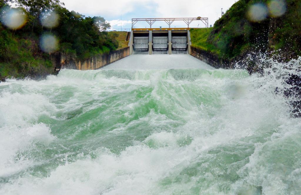 Comportas da Barragem Paranoá com abertura de 30cm cada - Crédito: Gilberto Alves/CEB