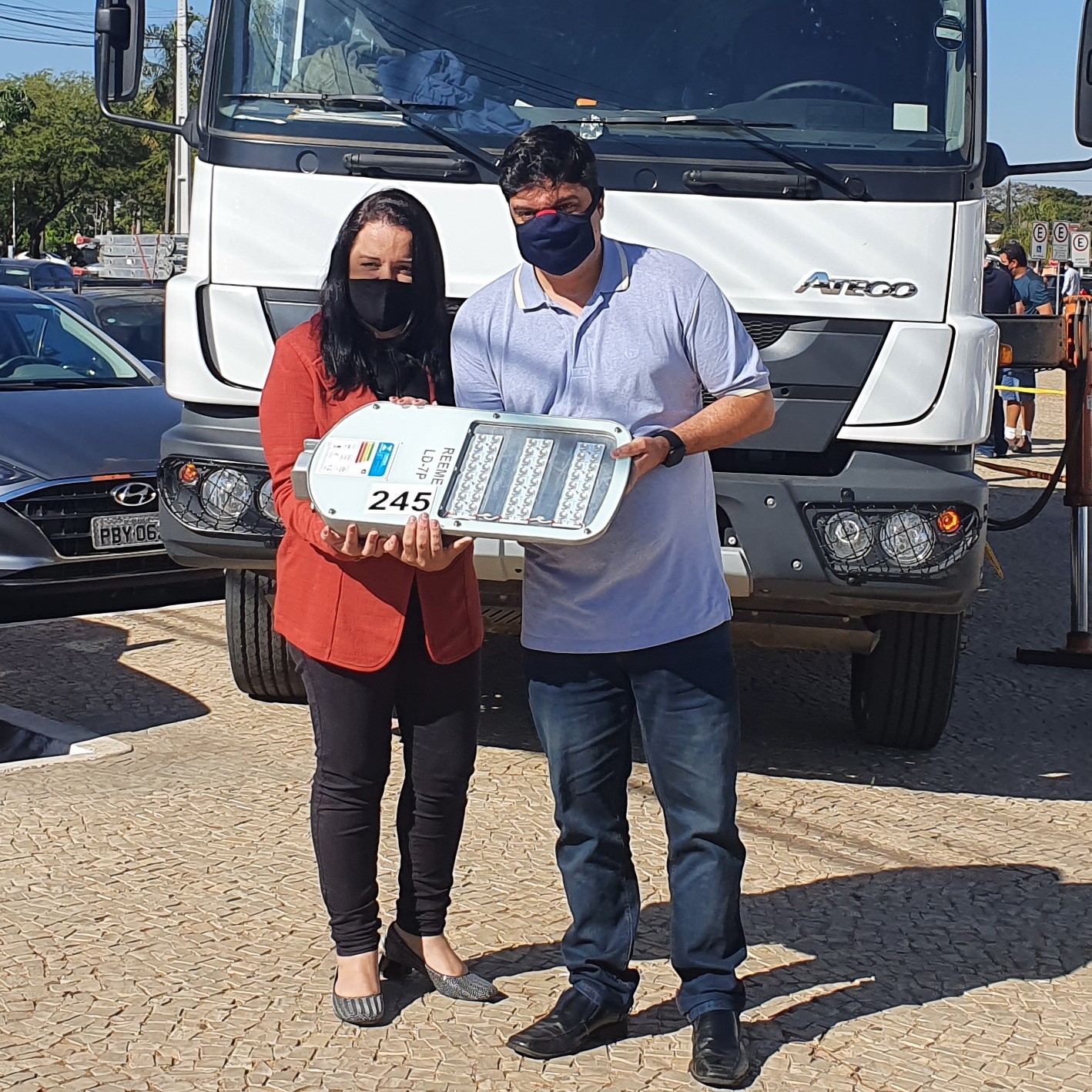 Administradora do Guará, Luciane Quintana e deputado Rodrigo Delmasso